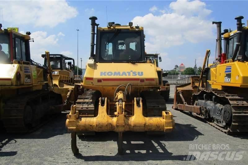 Komatsu D65 EX-16 Dozere Beltegående
