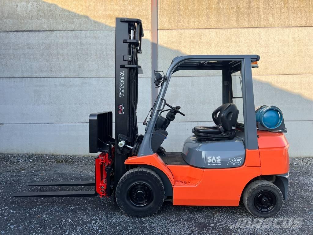 Toyota 42-7 FGF 25 Propan trucker