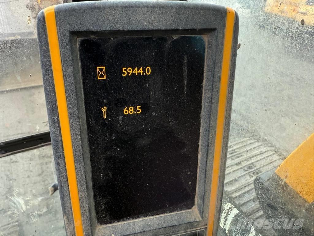 JCB JS 130 LC Beltegraver