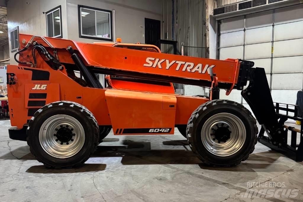 SkyTrak 6042 Teleskoplastere