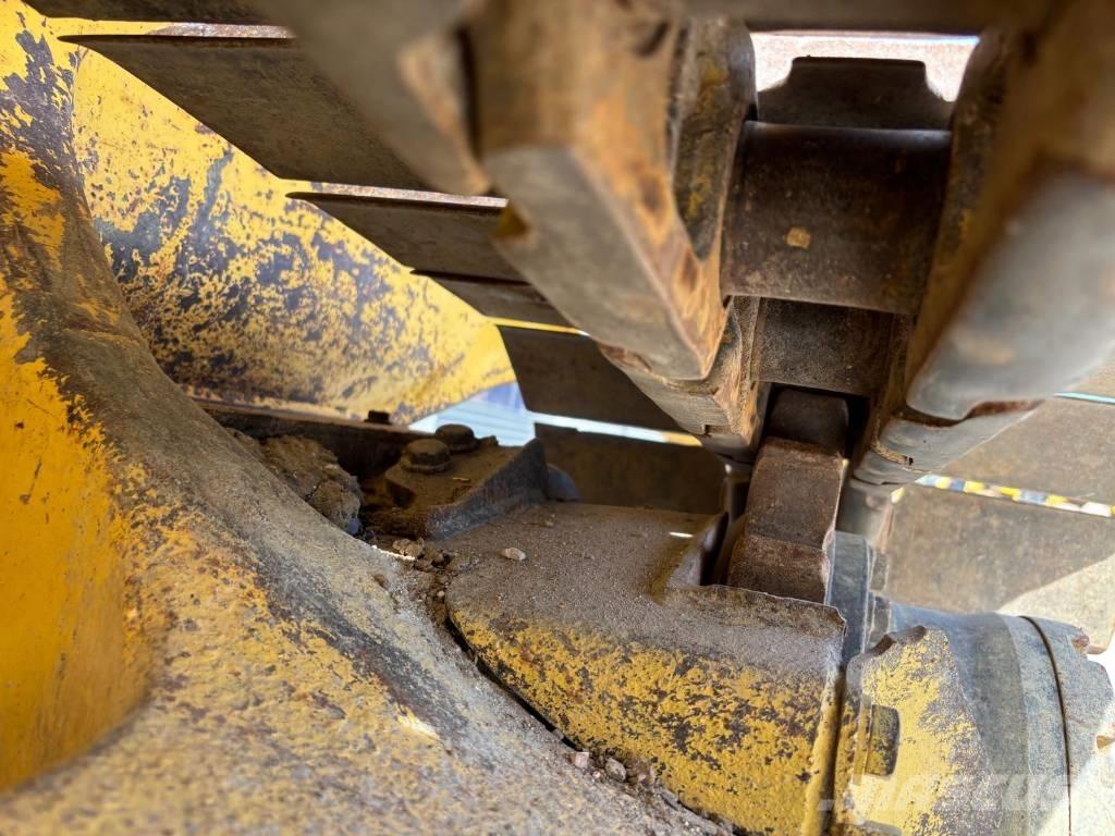 Komatsu D37 PX-23 Dozere Beltegående