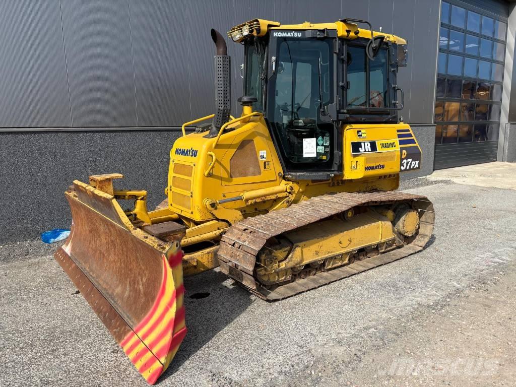 Komatsu D37 PX-23 Dozere Beltegående