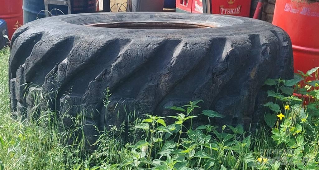Komatsu 895 Dekk, hjul og felger