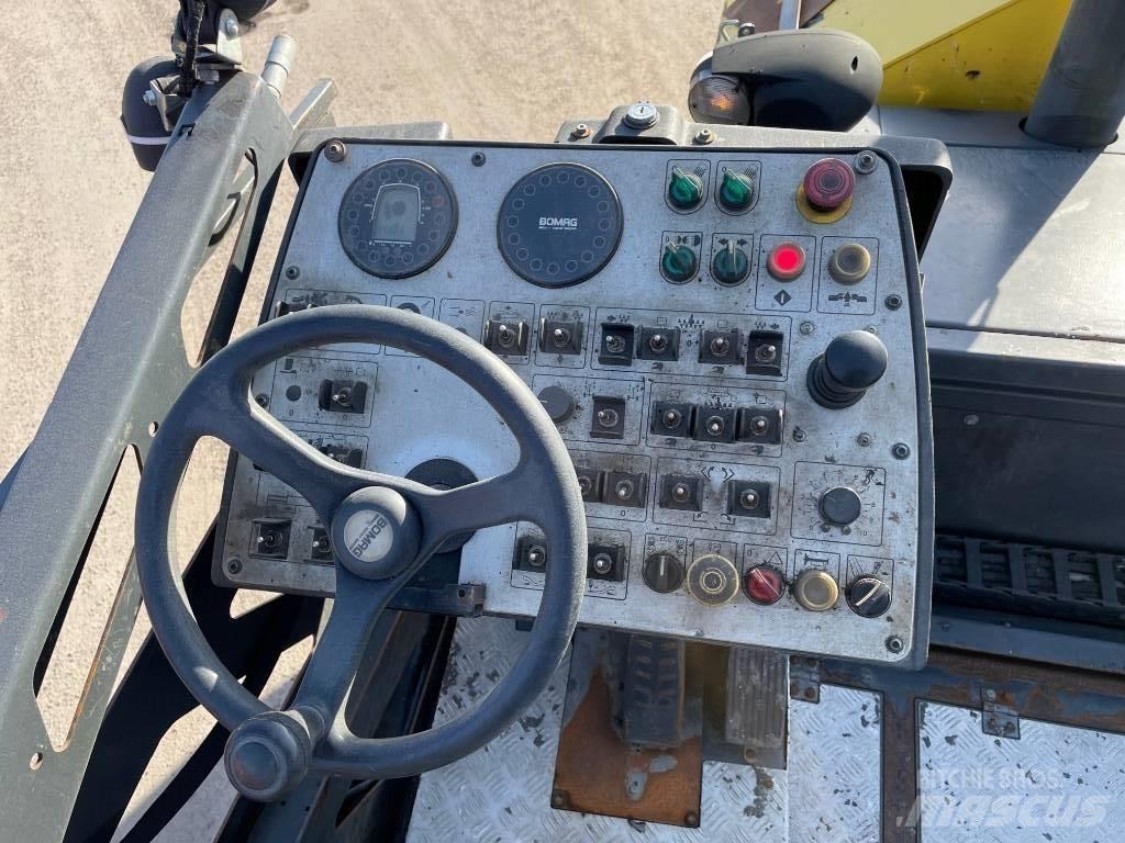 Bomag BF 300 P Asfaltutleggere