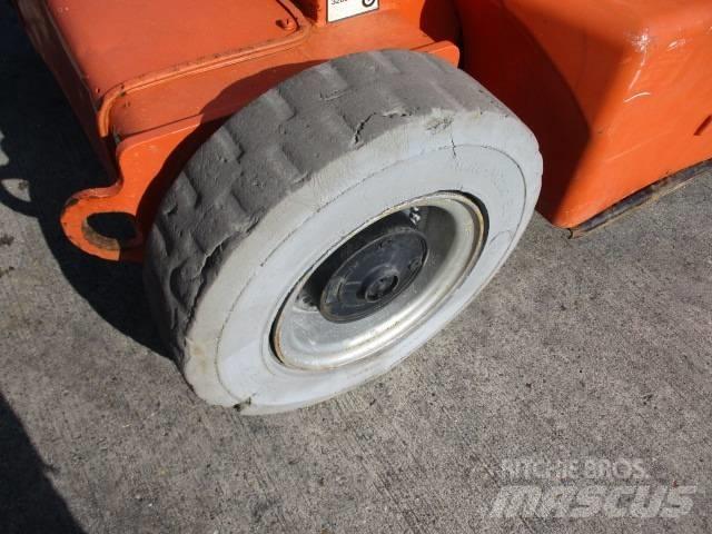 JLG E400AJP (817) Selvgående bomlifter