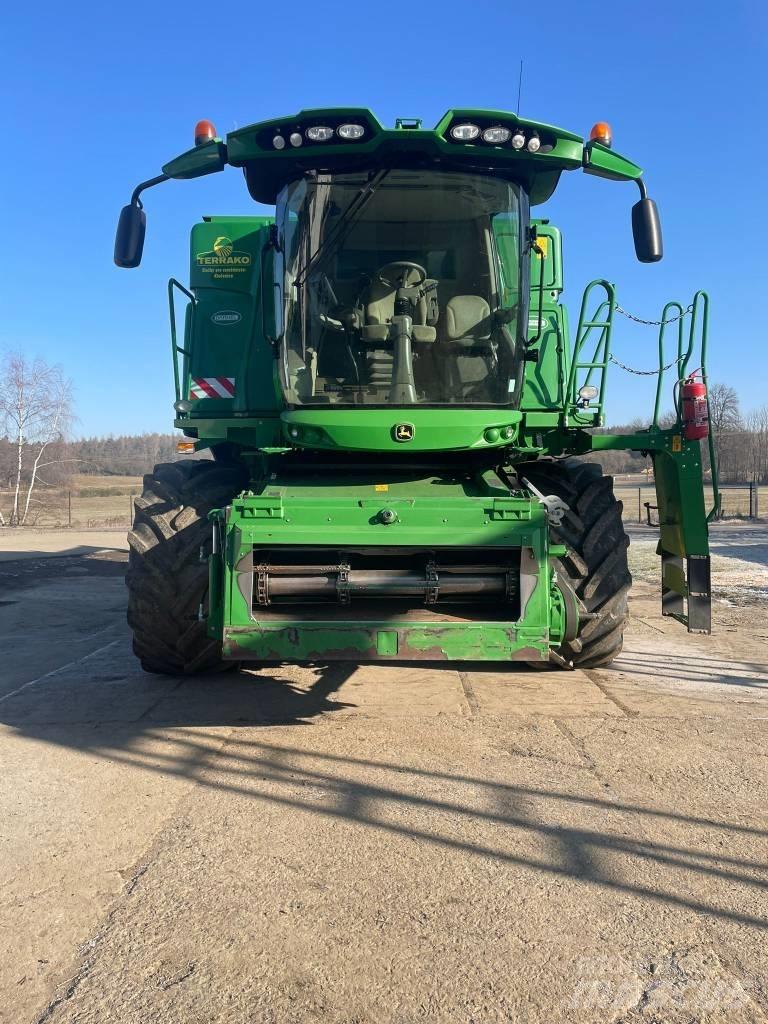 John Deere T 670 i Skurtreskere