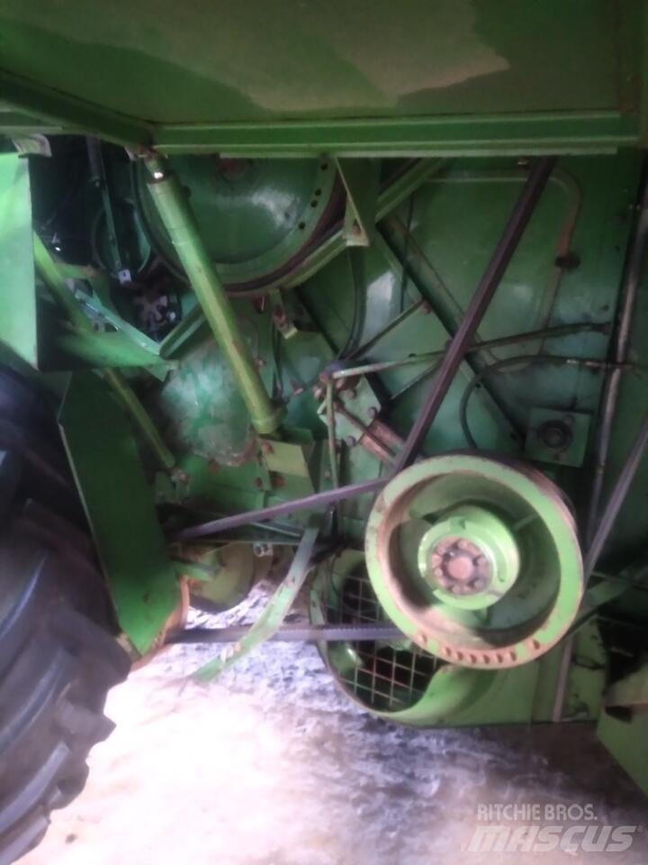 John Deere 1065 Skurtreskere
