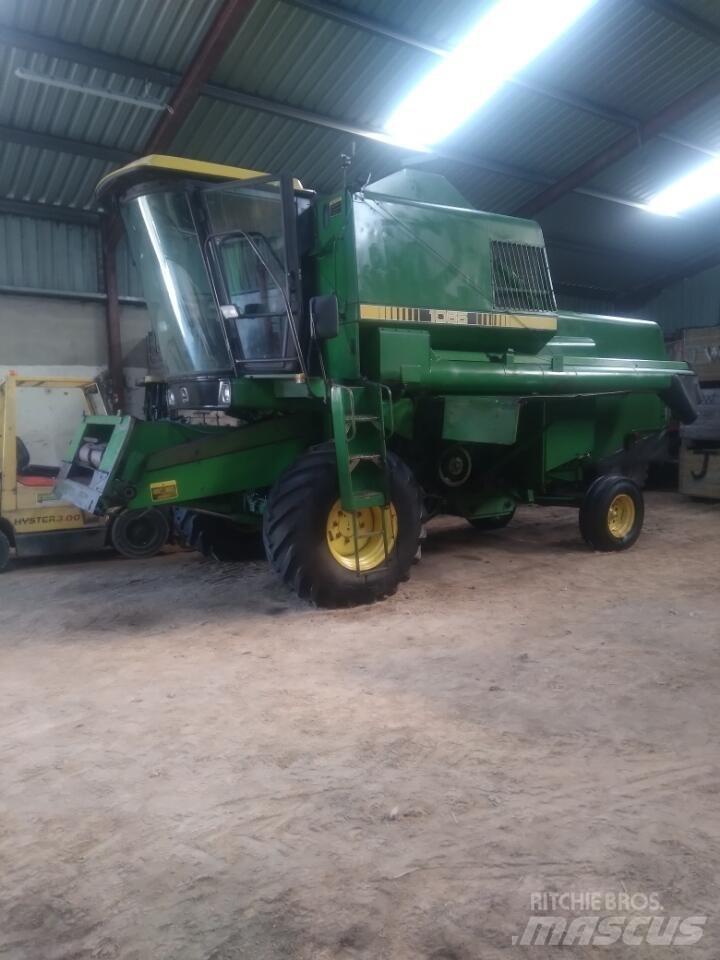 John Deere 1065 Skurtreskere