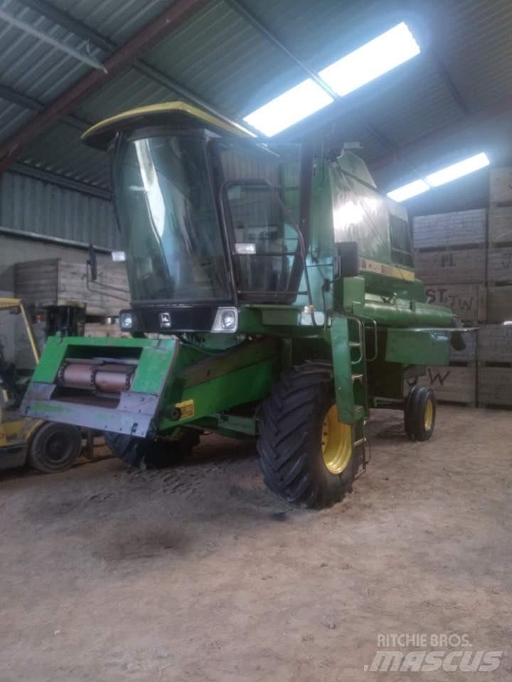 John Deere 1065 Skurtreskere