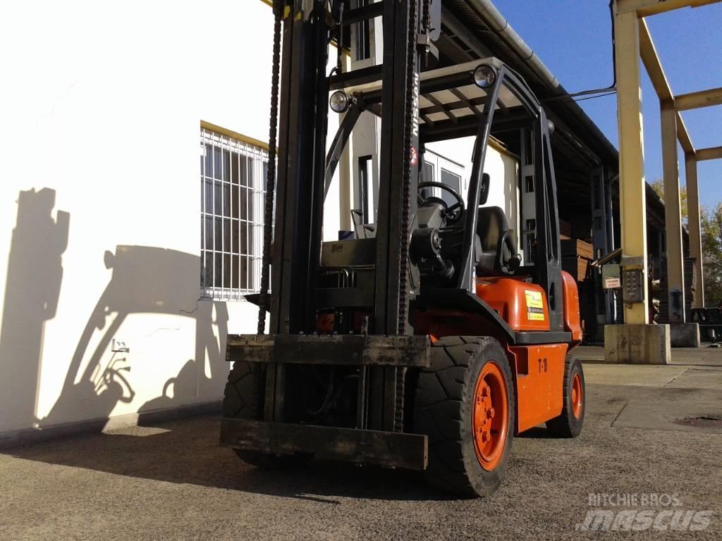 Nissan FGD09A30Q Diesel Trucker