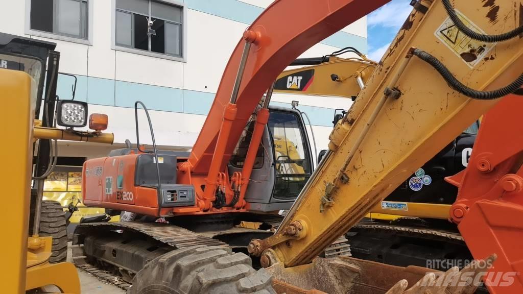Hitachi EX 200-5 Beltegraver