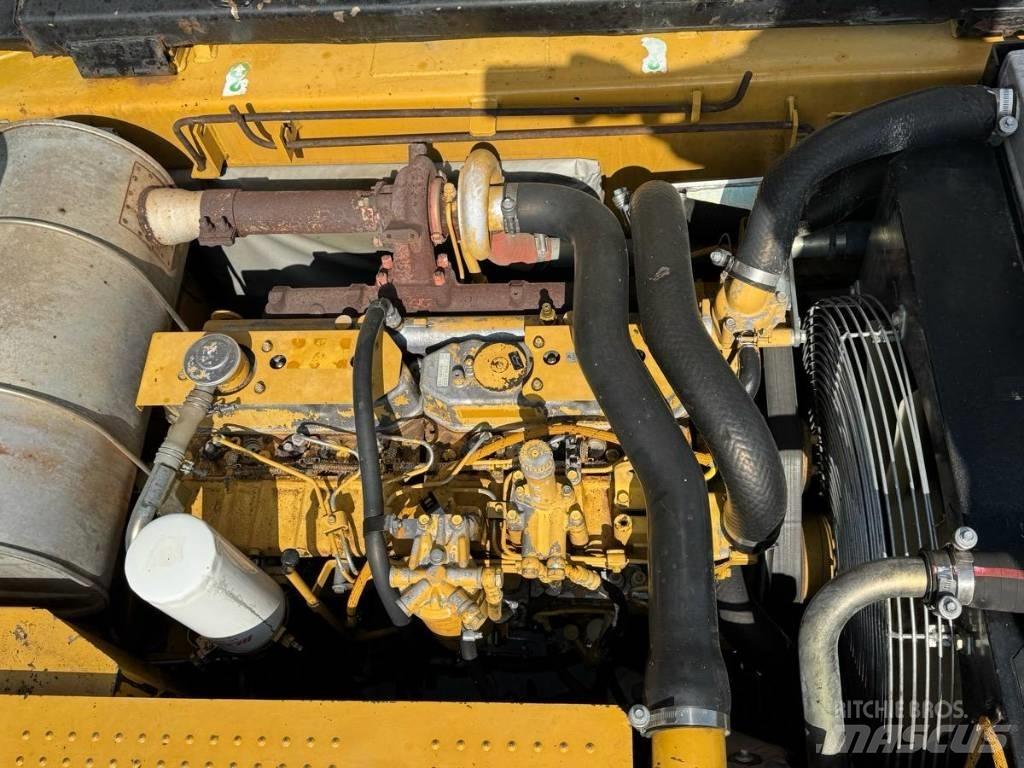 CAT 323 D L Beltegraver