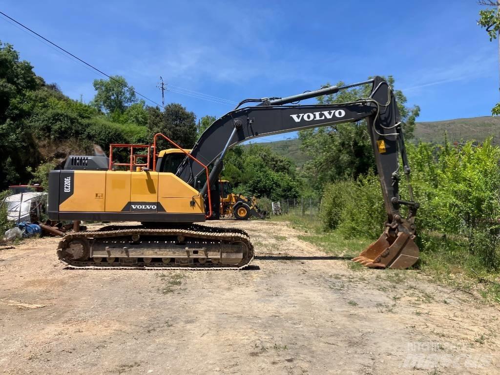 Volvo EC 220 E Beltegraver