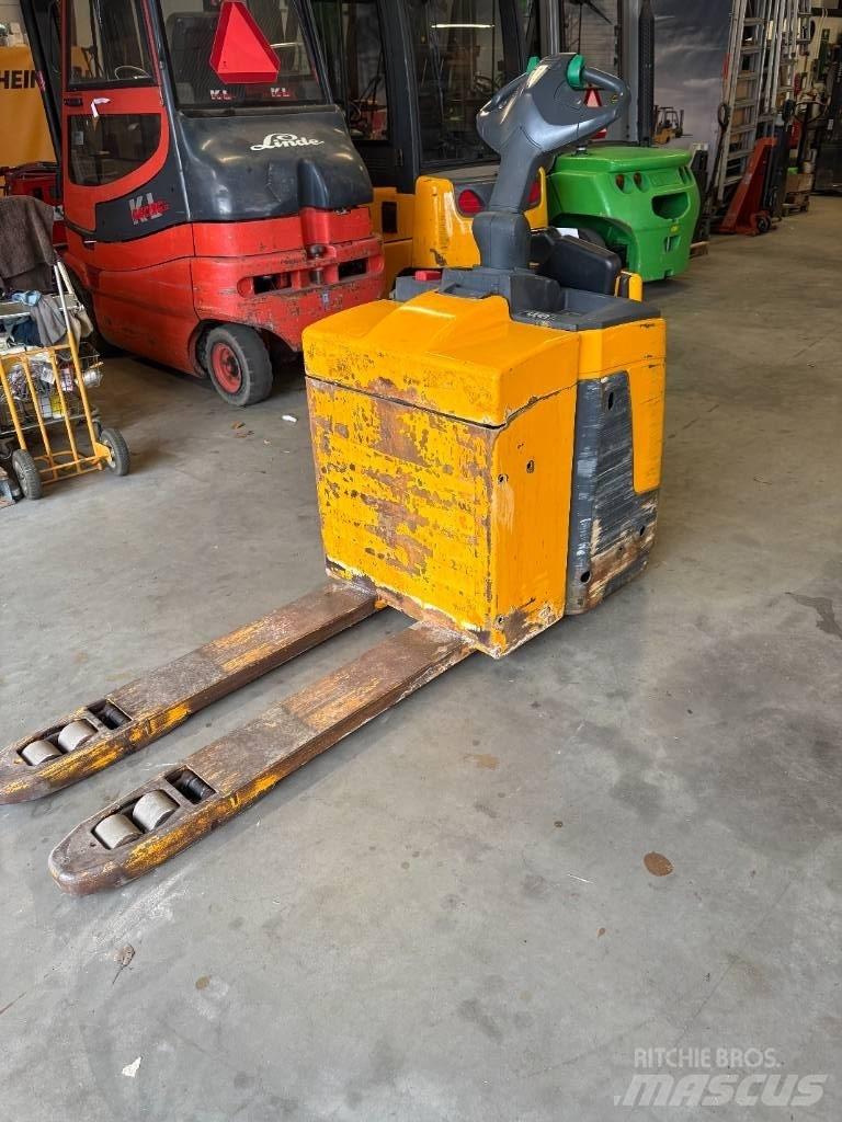 Jungheinrich ERE 225 Lavtløftende truck med platform