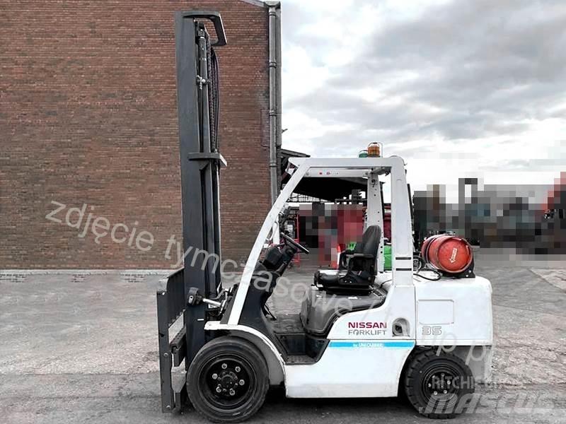 Nissan UG1F2A35DU Propan trucker