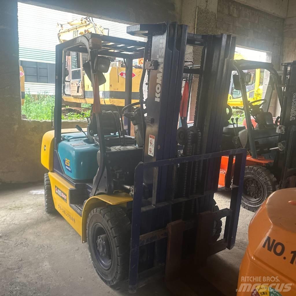 Komatsu F25T-14 Diesel Trucker