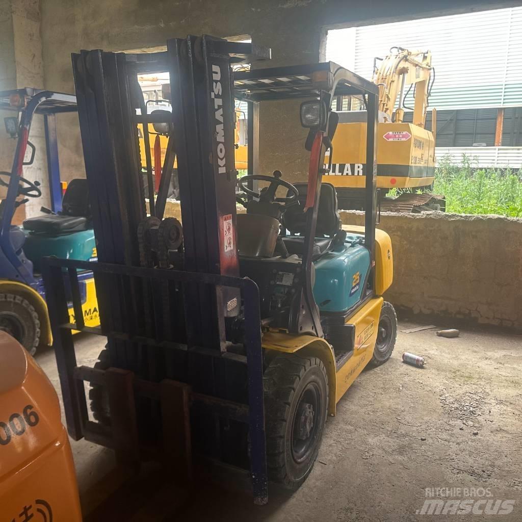 Komatsu F25T-14 Diesel Trucker