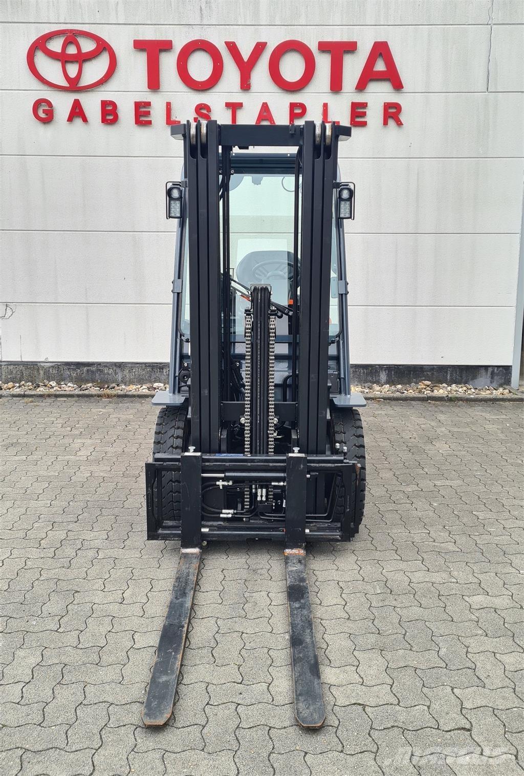 Toyota 52-8FDF25 Diesel Trucker