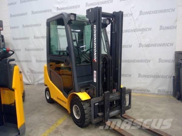 Jungheinrich TFG 320 Propan trucker