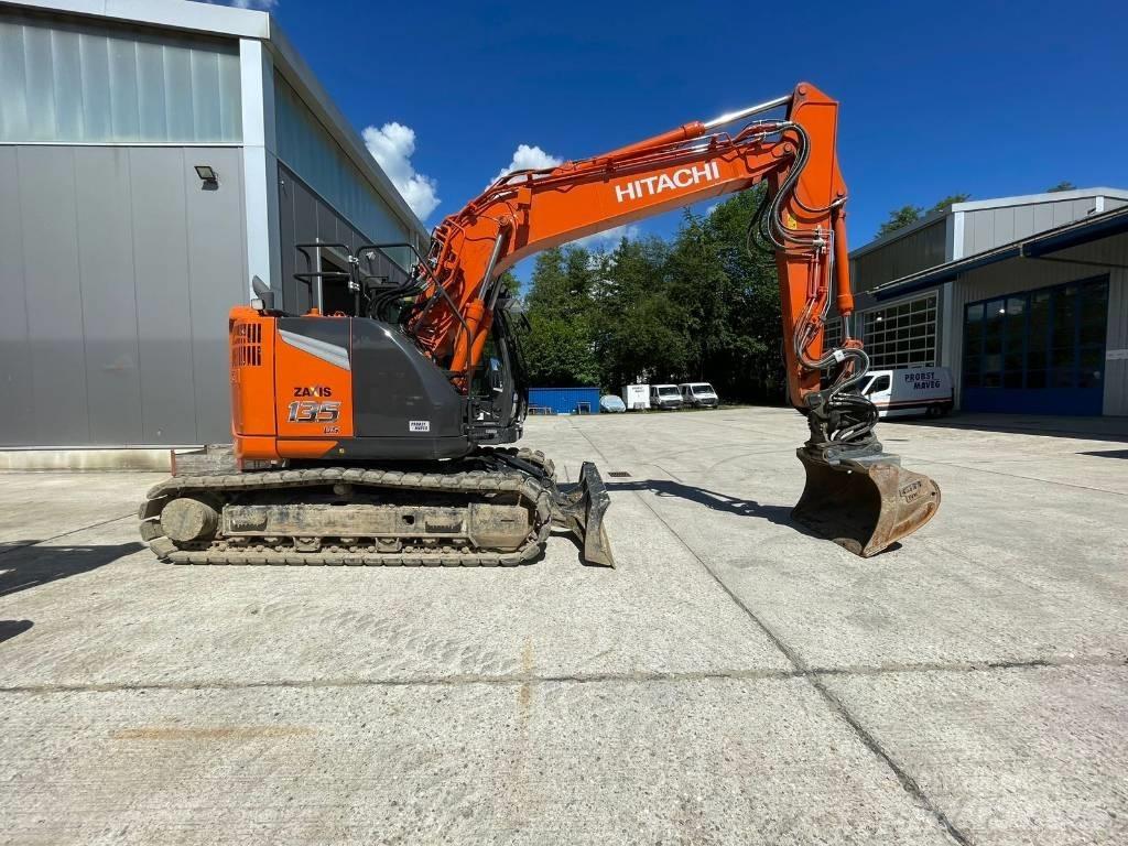 Hitachi ZX135US Beltegraver