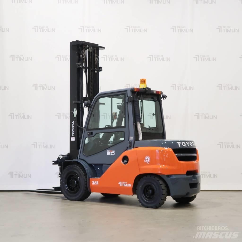 Toyota 40-8FD50N Diesel Trucker