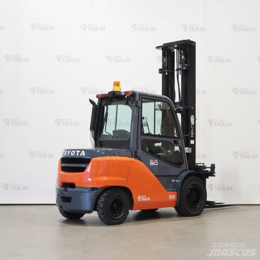 Toyota 40-8FD50N Diesel Trucker
