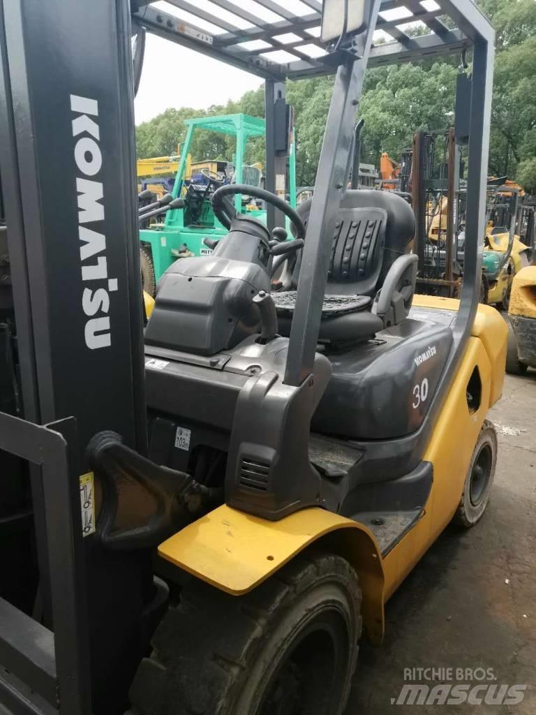 Komatsu 30 Teleskoplastere