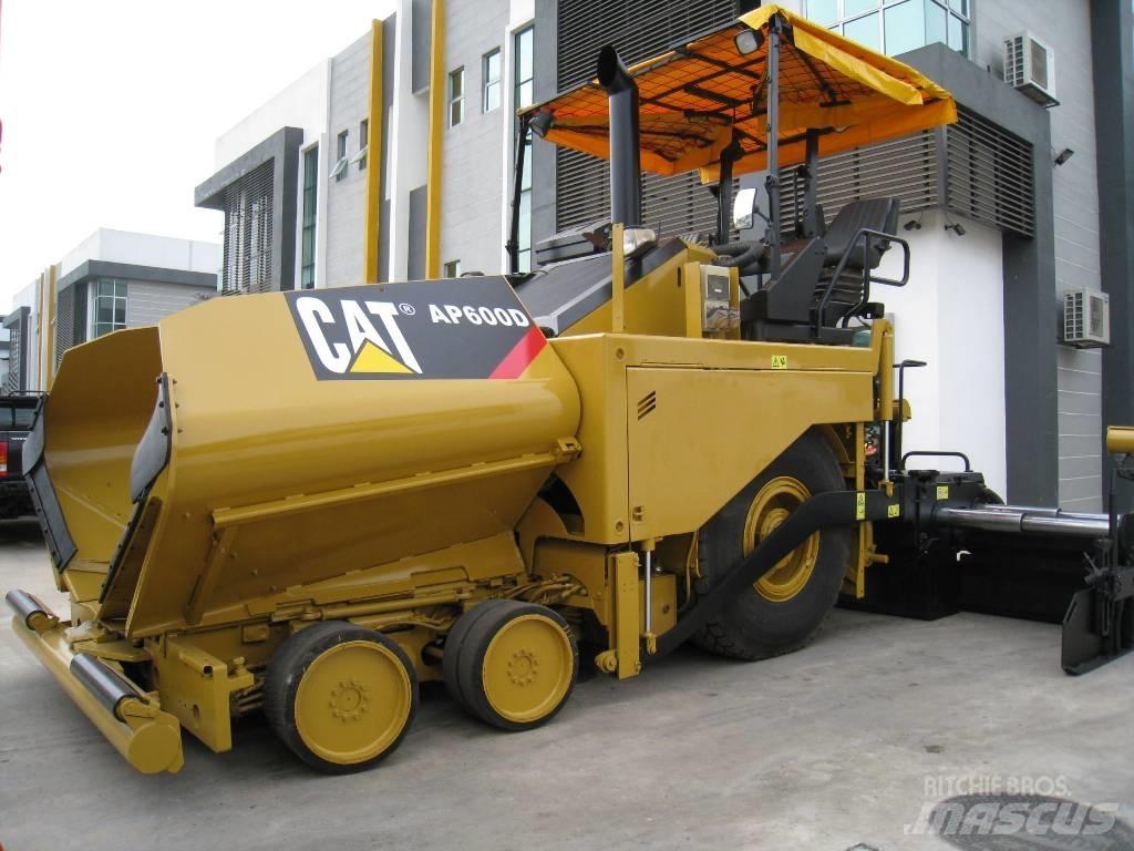 CAT AP 600 D Asfaltutleggere