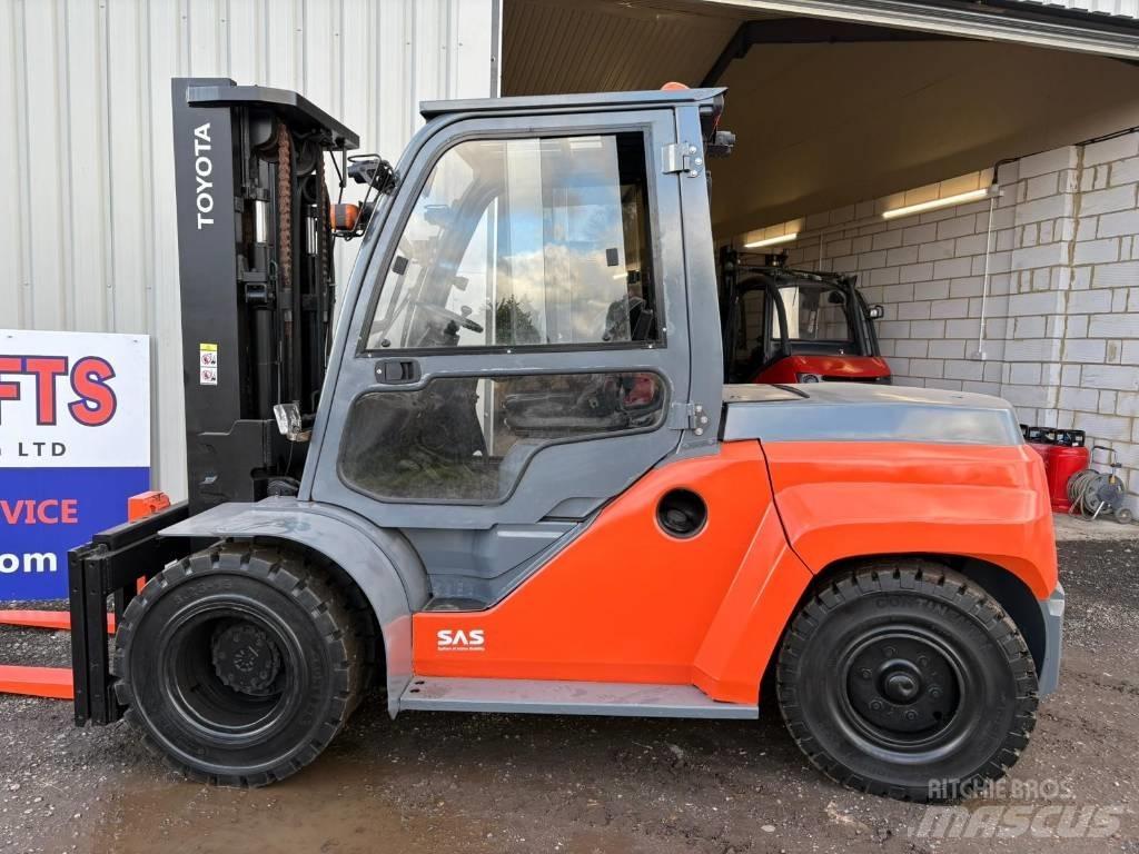 Toyota 8FDF70N Diesel Trucker