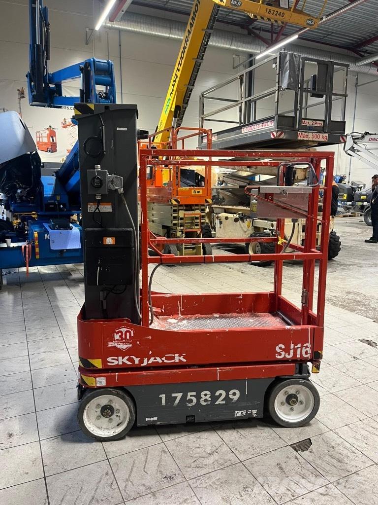 SkyJack SJ 16 Sakselifter