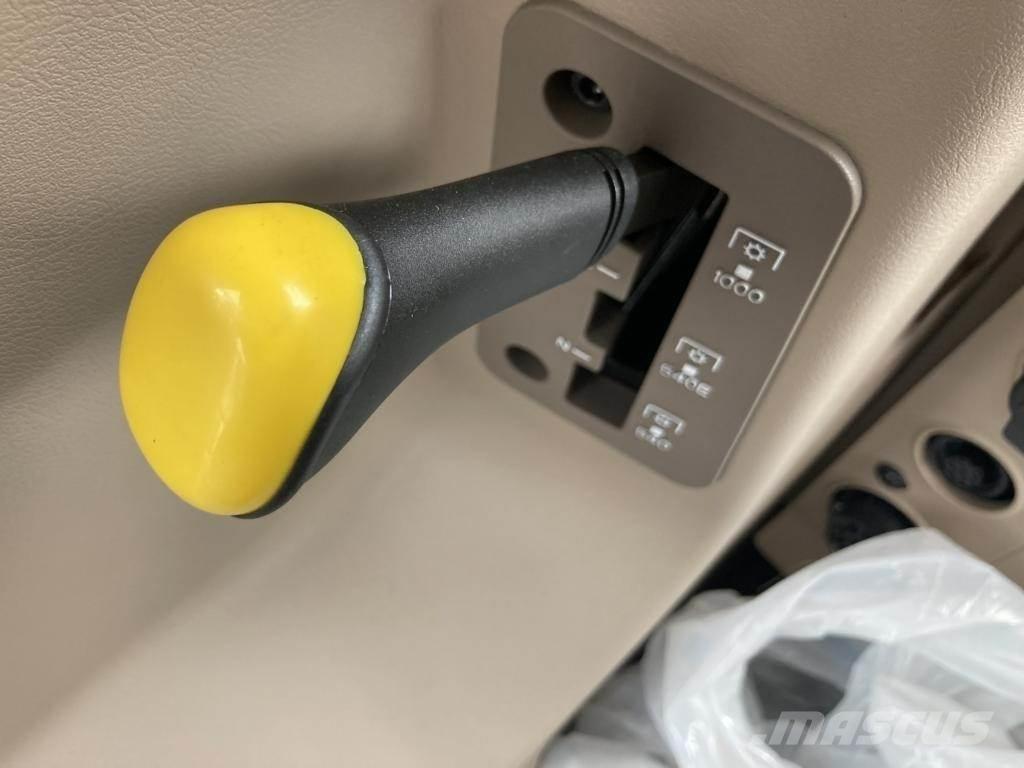 John Deere 6M240 Traktorer