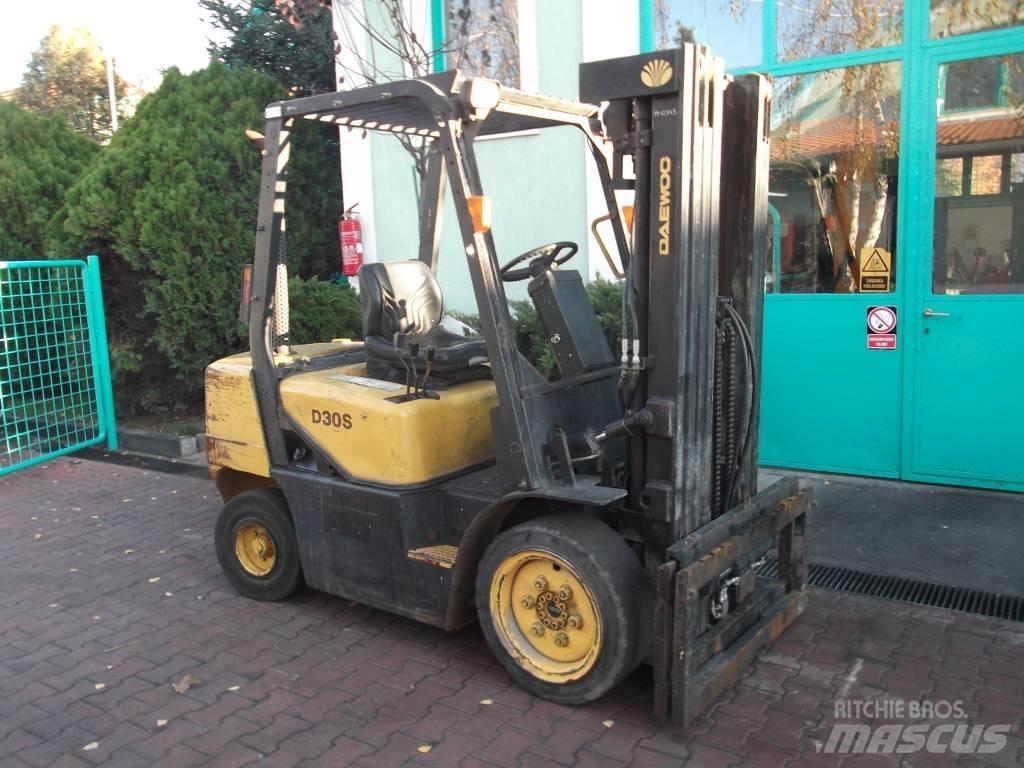 Daewoo D30S3 V-2372 Diesel Trucker