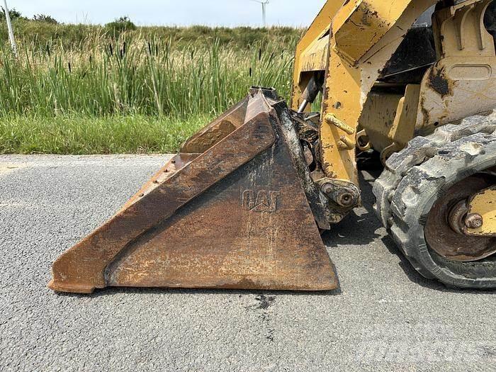 CAT 239D Beltelastere