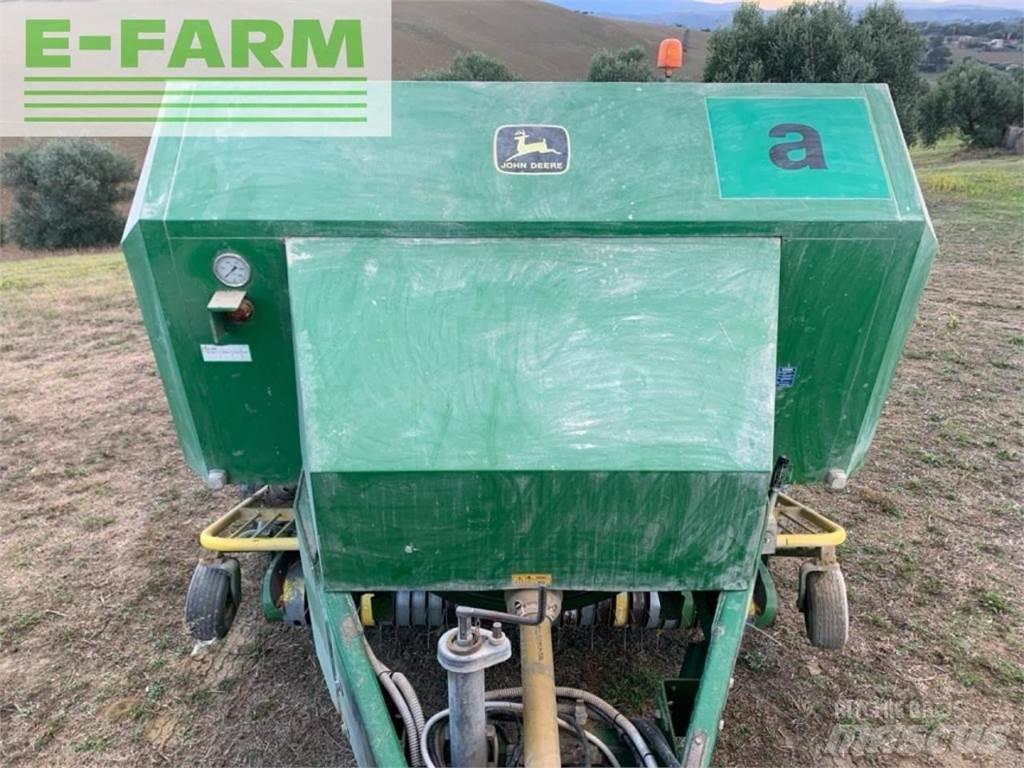 John Deere 690 Firkantpresser