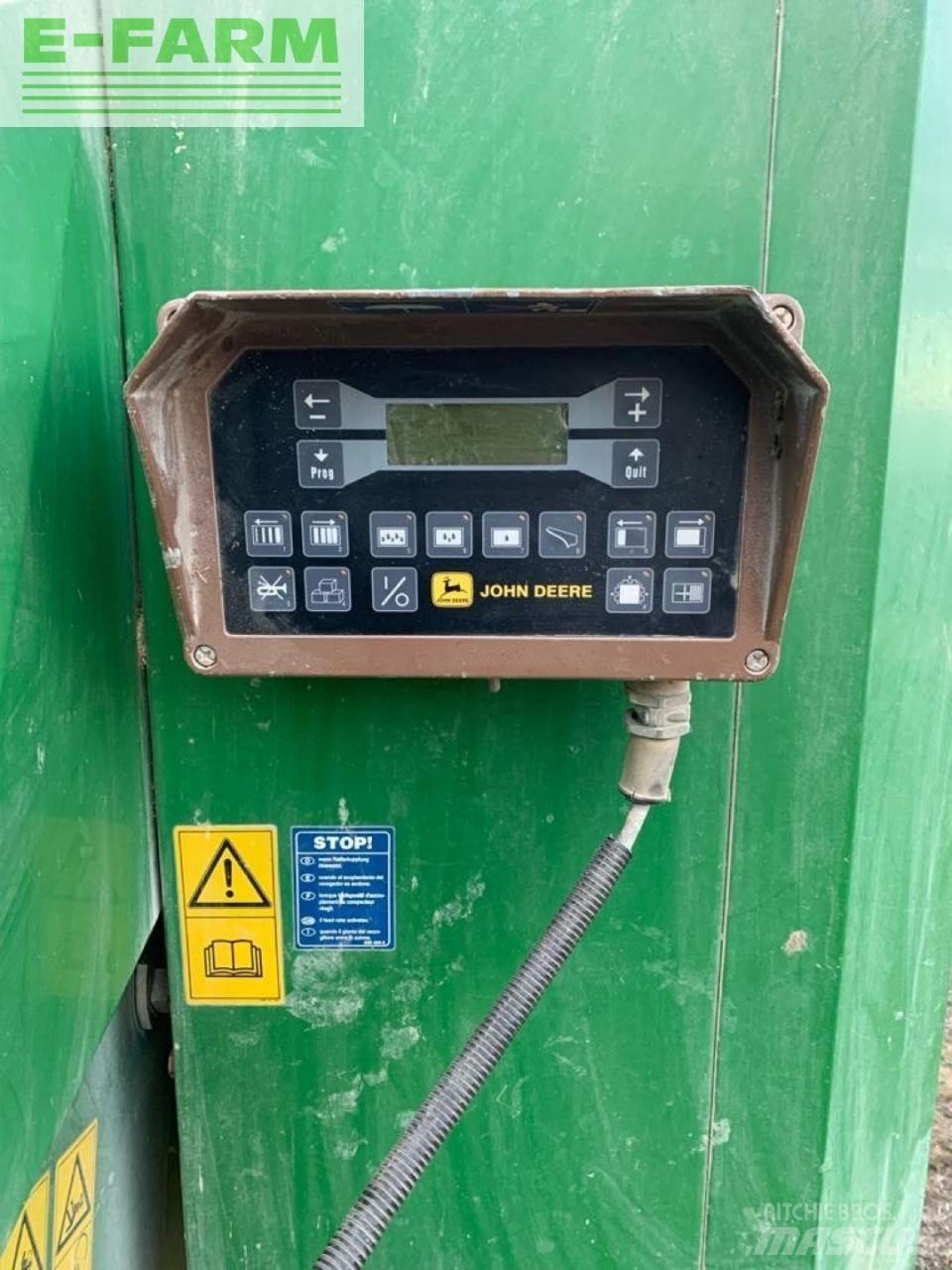 John Deere 690 Firkantpresser