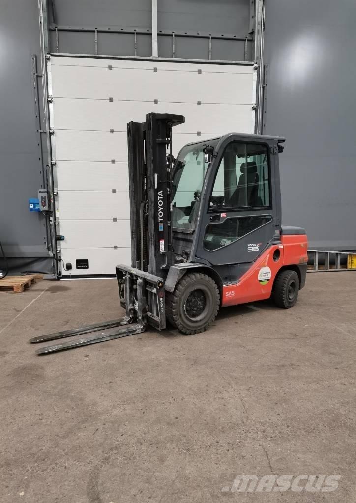 Toyota 8FDJ35F Diesel Trucker