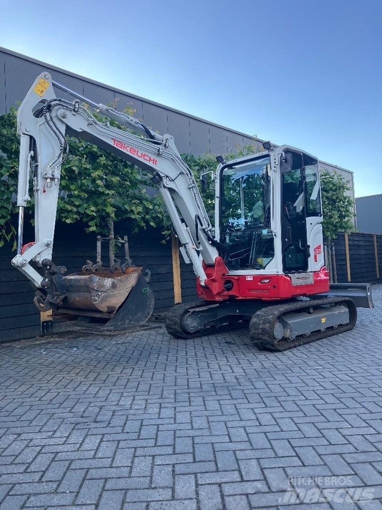 Takeuchi TB 335 R Minigravere <7t