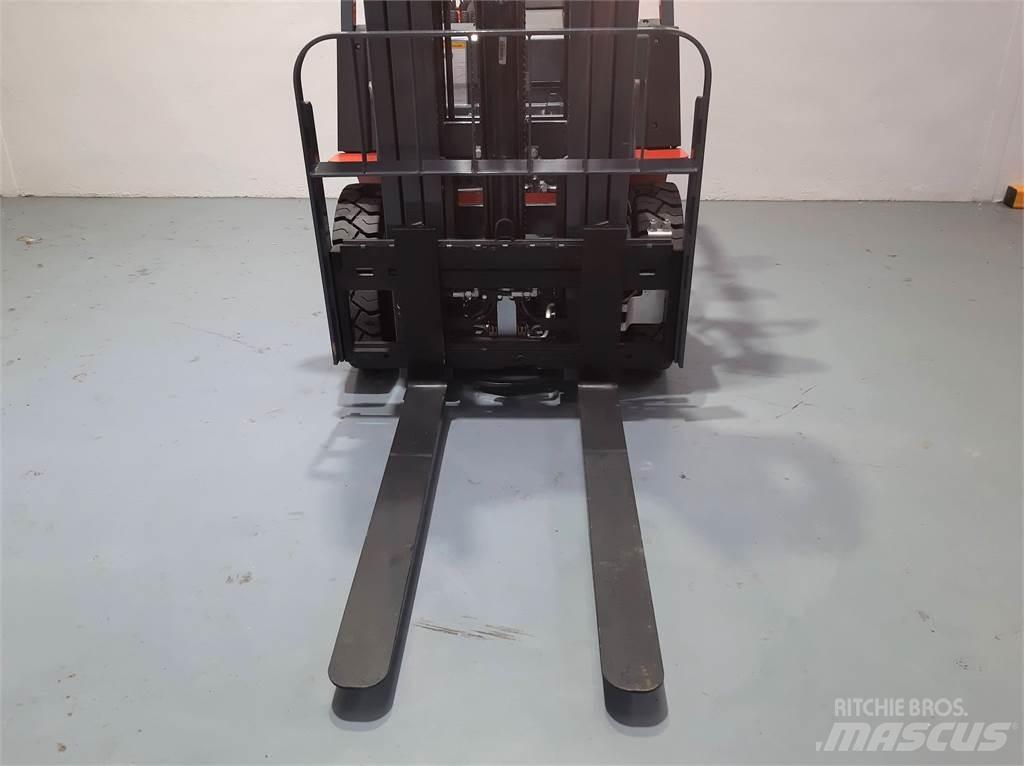 Heli CPCD25 XC26H Diesel Trucker