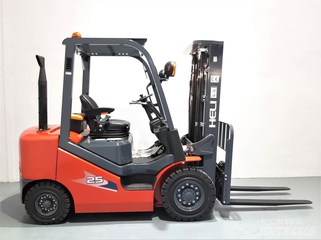 Heli CPCD25 XC26H Diesel Trucker
