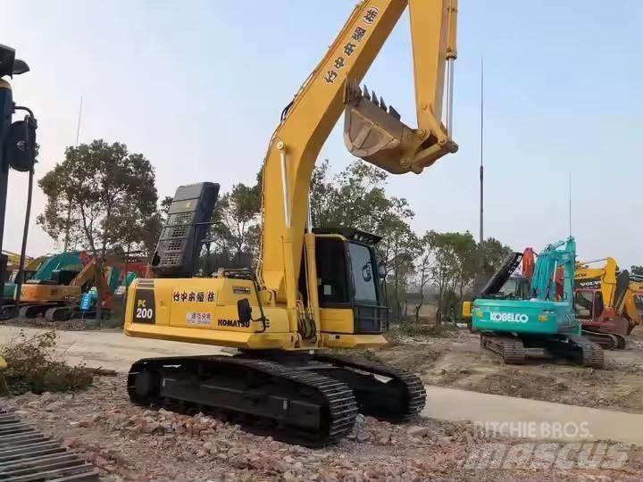Komatsu PC200-8 Beltegraver