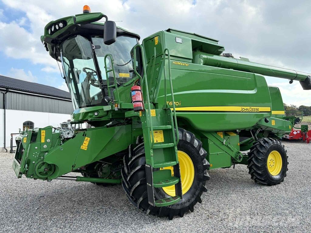 John Deere T 670 i Skurtreskere