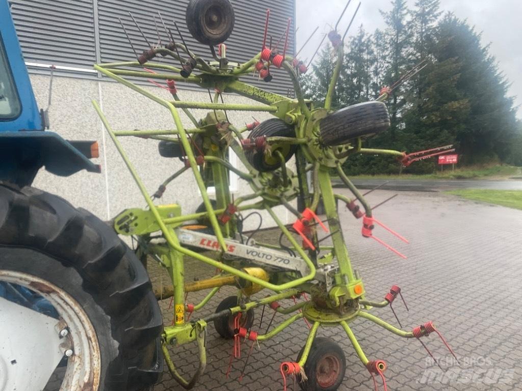 CLAAS Volto 770 Raker og høyvendere