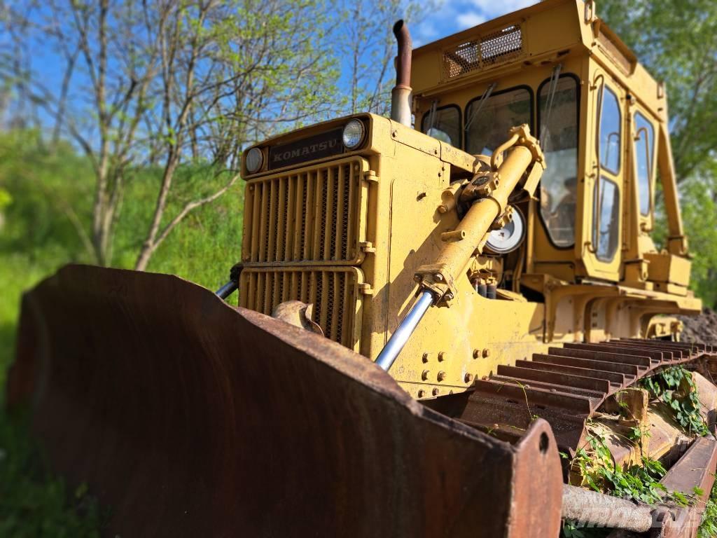Komatsu D85A Dozere Beltegående