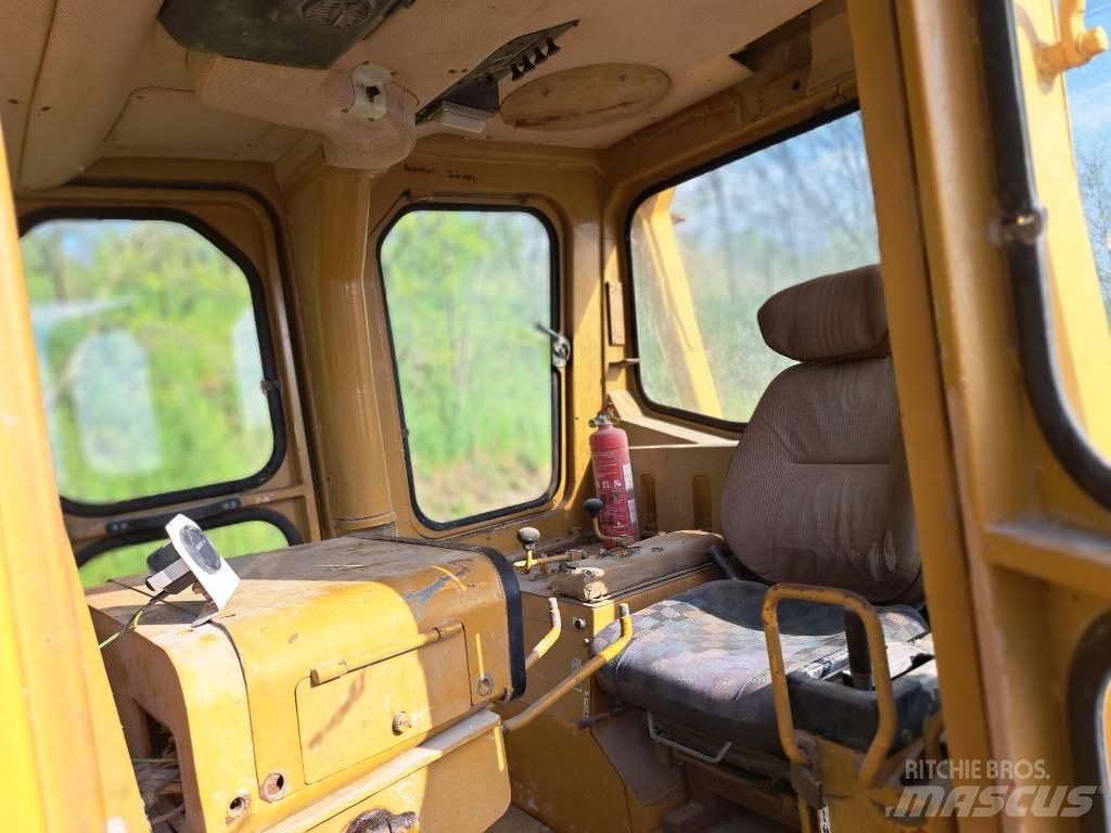 Komatsu D85A Dozere Beltegående