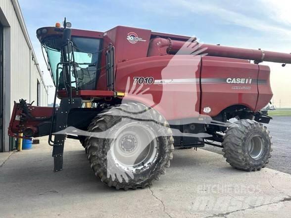 Case IH 7010 Skurtreskere