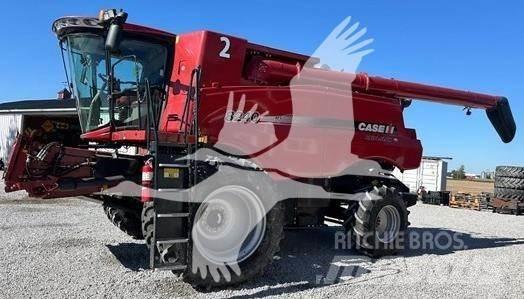 Case IH 8240 Skurtreskere