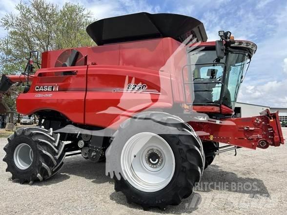 Case IH 8250 Skurtreskere