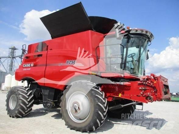 Case IH 8250 Skurtreskere