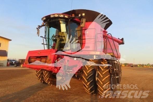 Case IH 8250 Skurtreskere