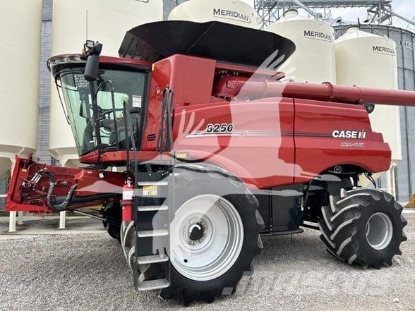 Case IH 8250 Skurtreskere